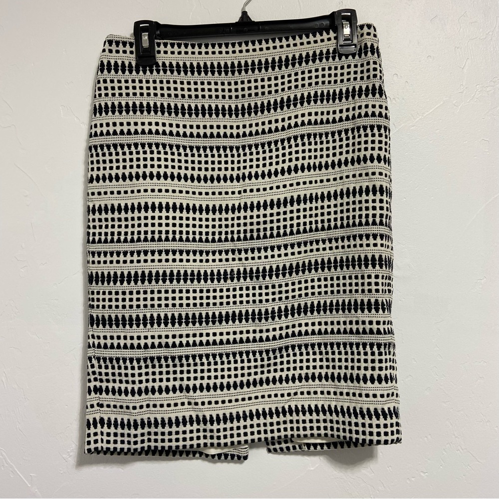 LOFT Ann Taylor Black White Pencil Skirt Back Slit Zip Closure Women's Size 4